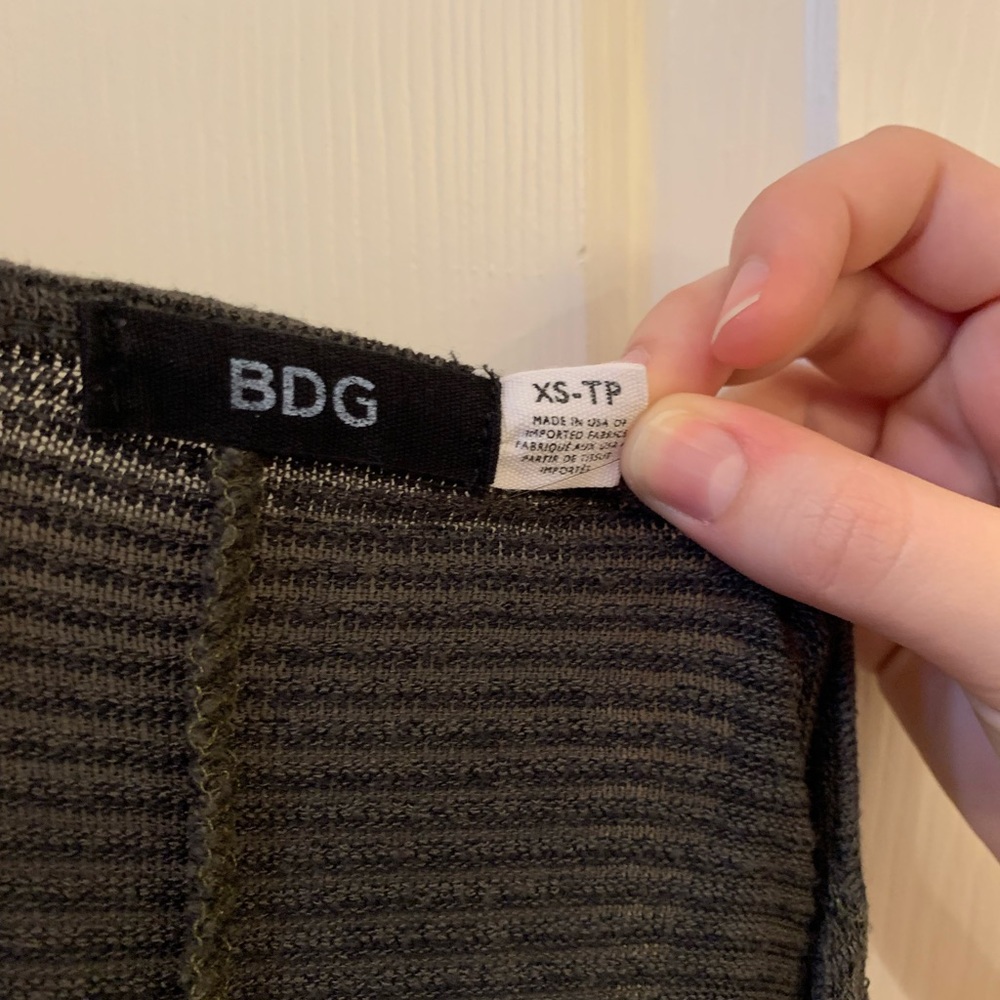 Urban Outfitters BDG olive sweater shirt - Picture 4 of 5